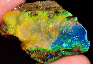 ★送料無料　Ethiopian Opal RoughStone Weight 27.00 CTS.Stone Size 35X21X10 MM　 オパール原石 天然