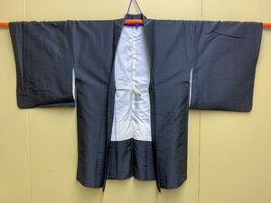 962B/アンティーク 女性羽織着物 羽織紐付 黒地花刺繍 レトロ お洒落 リメイク素材 古布