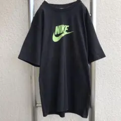 蛍光色ロゴ NIKE ロゴT 黒 シンプルに