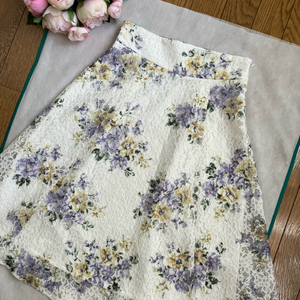 ★美品★【ミッシュマッシュ】総レース♪お花模様フレアスカート