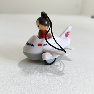 AIR CHINA エアチャイナ 飛行機 プルバックカー キャビンアテンダント ストラップ [ ミニカー フィギュア エアライン 磁石付き]