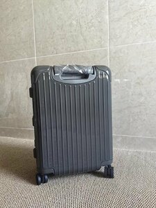 RIMOWA リモワ Essential Cabin 21インチ 36リットル 機内持ち込み Cabin スーツケース トランク リモワ グレー 希少 中古 F1