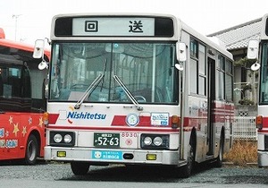 【 バス写真 Lサイズ 】 西鉄 懐かしの赤バス中型車 ■ 8930福岡22か5263
