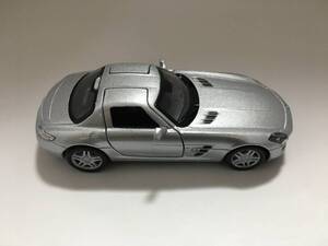 メルセデスベンツ SLS AMG シルバー　 1/36 キンスマート社製　ミニカー