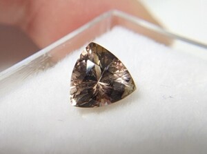 アキシナイト ルース 0.839ct　ソーティング付