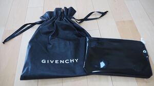 GIVENCHY クラッチバッグ　エナメル　　ポーチ　ジバンシィ　ジバンシー　