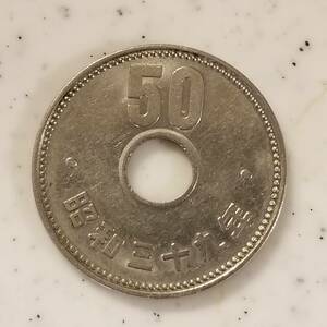 旧50円硬貨 昭和39年 エラーコイン 穴ズレ 旧50円玉 旧貨幣 古銭 管理No.608