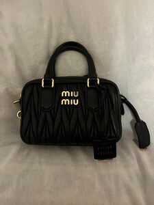 miumiu ハンドバッグ　 ブラック