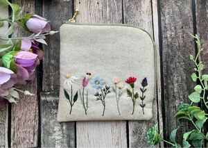 両面刺繍　handmade野花の手刺繍 L字型ポーチ(内布黄色系)カードケースやお財布　ハンドメイド　コットンリネン　プレゼント