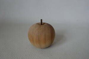 木製りんごのアロマポッド【天然木製☆リンゴのアロマウッド】ヘタのくぼみにアロマオイルを垂らして自然に香るナチュラルウッド