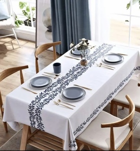 テーブルクロスブルーリーフ　北欧　シンプル　清潔感　食卓　テーブルウエア