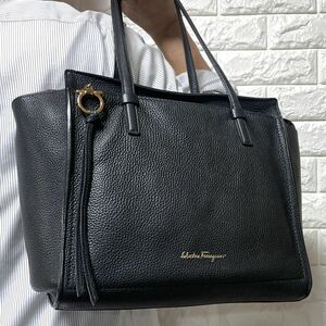 入手困難/A4収納◎ フェラガモ Salvatore Ferragamo メンズ ビジネス トートバッグ エイミー ガンチーニ金具 レザー 本革 ブラック 黒