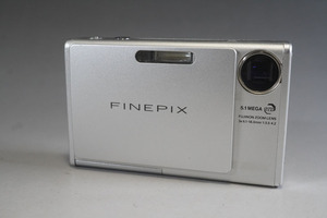 1円~【a203】FUJIFILM／富士フィルム　FINEPIX Z3　シルバー　コンパクトデジタルカメラ