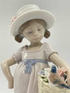 S4939A◆ リヤドロ LLADRO フィギュリン 可愛いお友達 花と少女 置き物 西洋人形 スペイン製 刻印あり 西洋陶芸 6826番 2001年