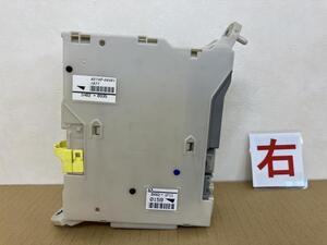 ヴォクシー DBA-ZRR70W ヒューズボックス 3ZR-FAE 070 82730-28381 15849