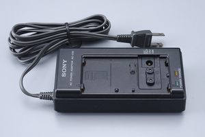 SONY AC-V30 ハンディカム用ACアダプタ兼バッテリー充電器　+　DCケーブル