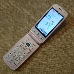 美品 F-08C docomo 液晶に購入時のフィルム貼ったまま