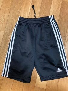 adidas ハーフパンツ Ｍ