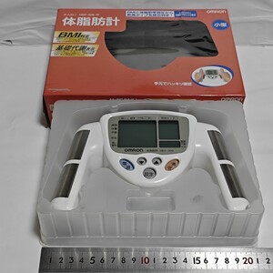 オムロン 体脂肪計 小型 ミニ 健康 チェック ダイエット 器具 測定 