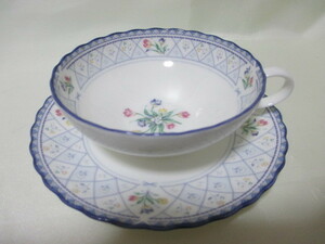 Ｎｏｒｉｔａｋｅ　Bone　China　月桂樹Ｎ　Ｒ付　４５０４　チューリップ柄　テイ―カップ＆ソーサー　１客