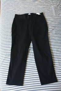 新品 gap ギャップ スリムシティ クロップドパンツ パンツ レディース ２ JP9 ブラック 黒 定価5900 綺麗な形です