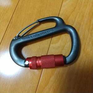 ペツル　PETZL FREINO フレイノ アウトドアギア ロック付 登山 トレッキング カラビナ