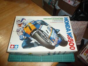 1/12　ホンダNS500とレーシング・ライダー　①　タミヤ　HONDA NS500 with RACING RIDER