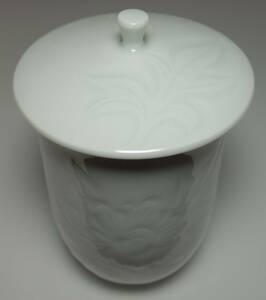 昭和バブル期高級茶器　白磁　手彫り・芍薬（美人を彷彿）図　蓋付き　煎茶器