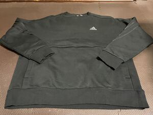 新品同様adidas裏起毛、黒、ロゴ黒、バックロゴグレー、ライン黒３本トレーナー　サイズＭ