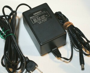 ＜＜送料無料＞＞即納　 OMRON AC ADAPTER AM-91000AT 9VAC~1000mA 外径約5.5mm 内径約1.7mm 動作ＯＫ