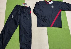 新品タグ付NIKE NIKE TOTAL90 セットアップ　ナイロンプルオバー中綿X Lナイキブラックレッド 上下 ピステトータル90